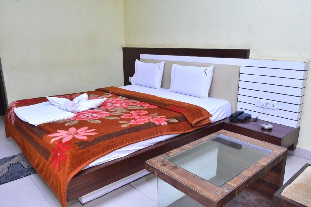 Hotel Mid East Haridaspur ภายนอก รูปภาพ