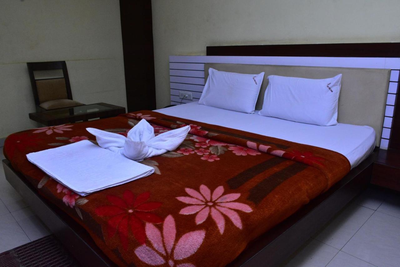 Hotel Mid East Haridaspur ภายนอก รูปภาพ