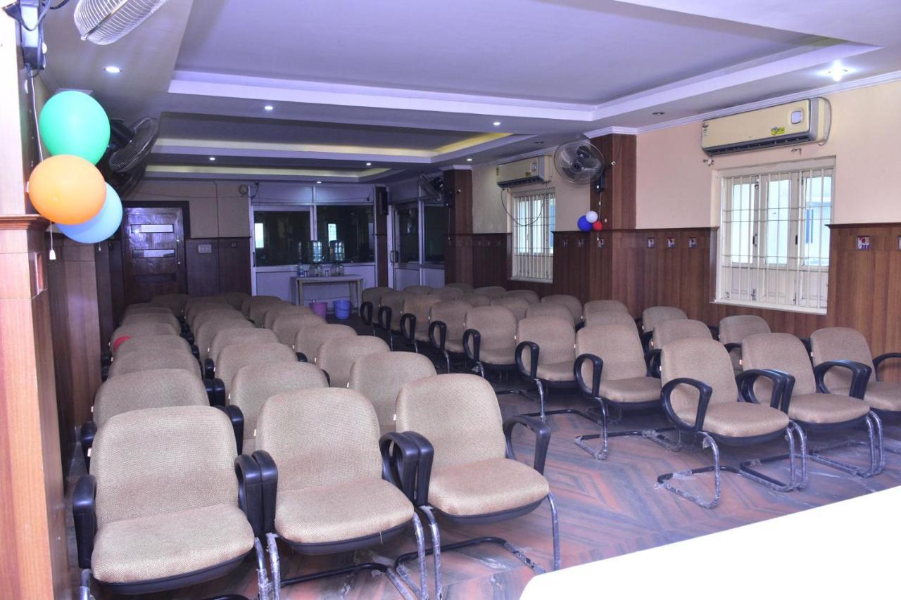 Hotel Mid East Haridaspur ภายนอก รูปภาพ