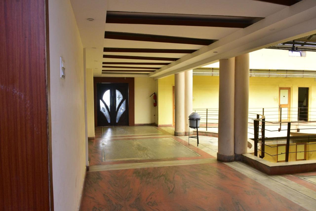 Hotel Mid East Haridaspur ภายนอก รูปภาพ
