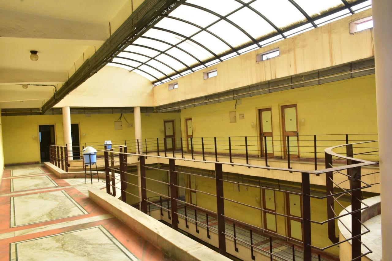 Hotel Mid East Haridaspur ภายนอก รูปภาพ