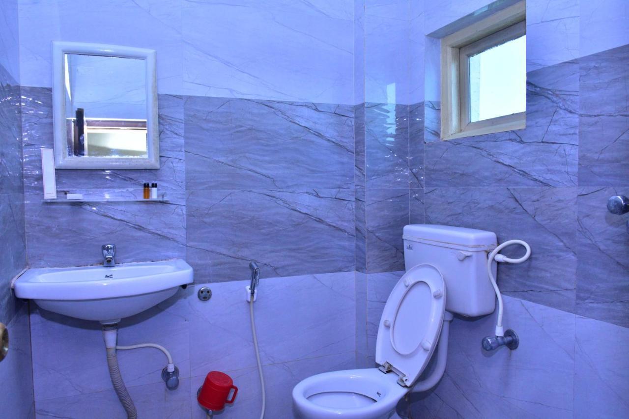Hotel Mid East Haridaspur ภายนอก รูปภาพ