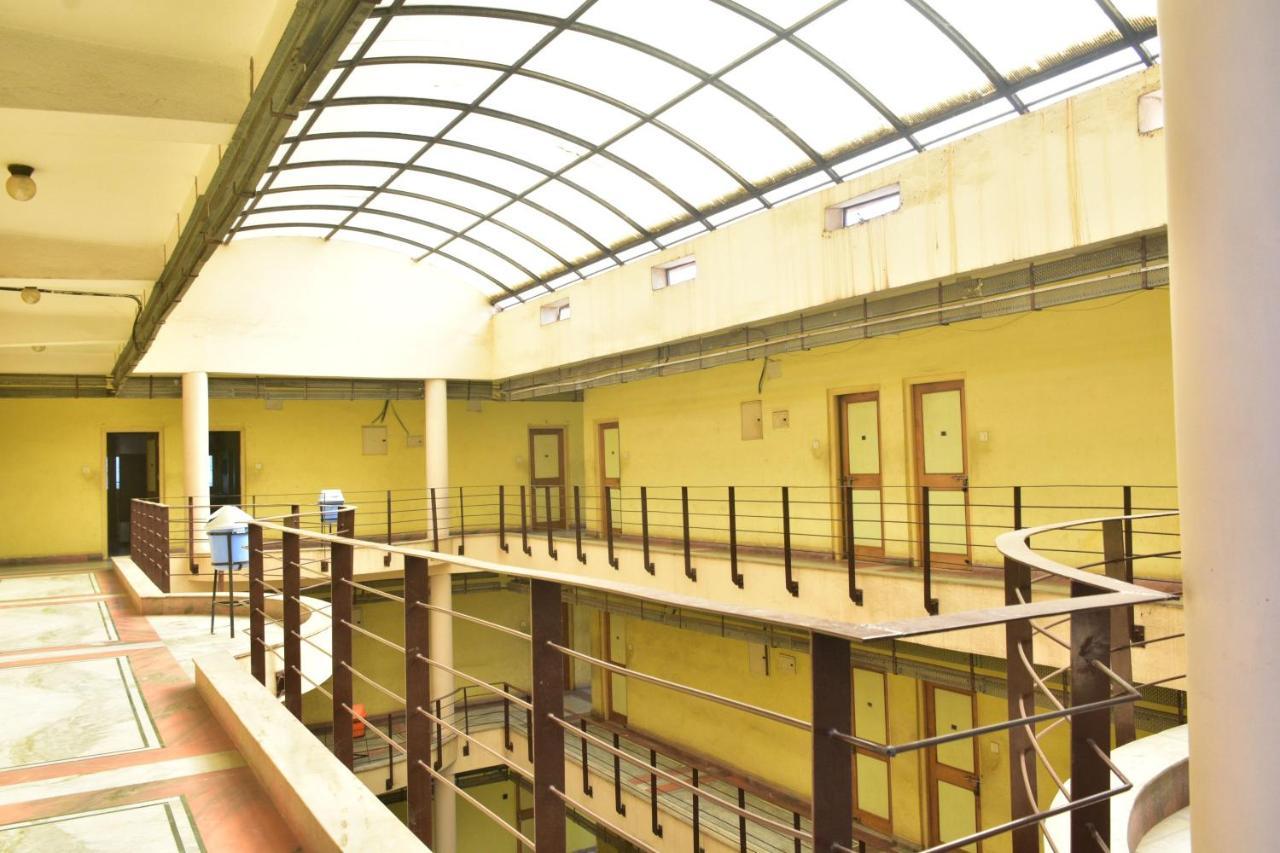 Hotel Mid East Haridaspur ภายนอก รูปภาพ